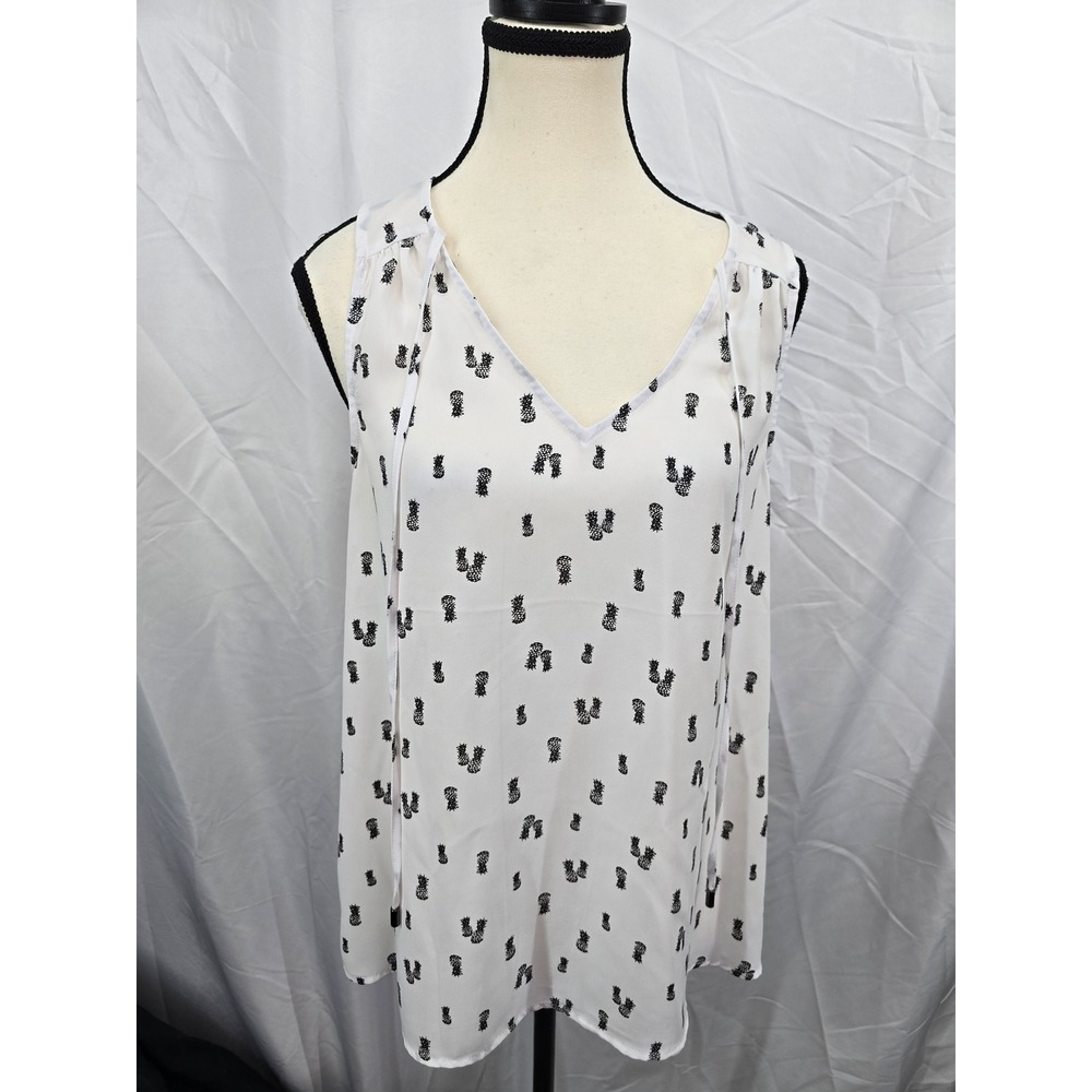 Maurices Womens White Black Pineapple Print V-Neck Sleeveless Blouse Medium